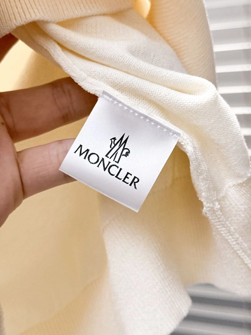 Chic Moncler T-Shirts 141730