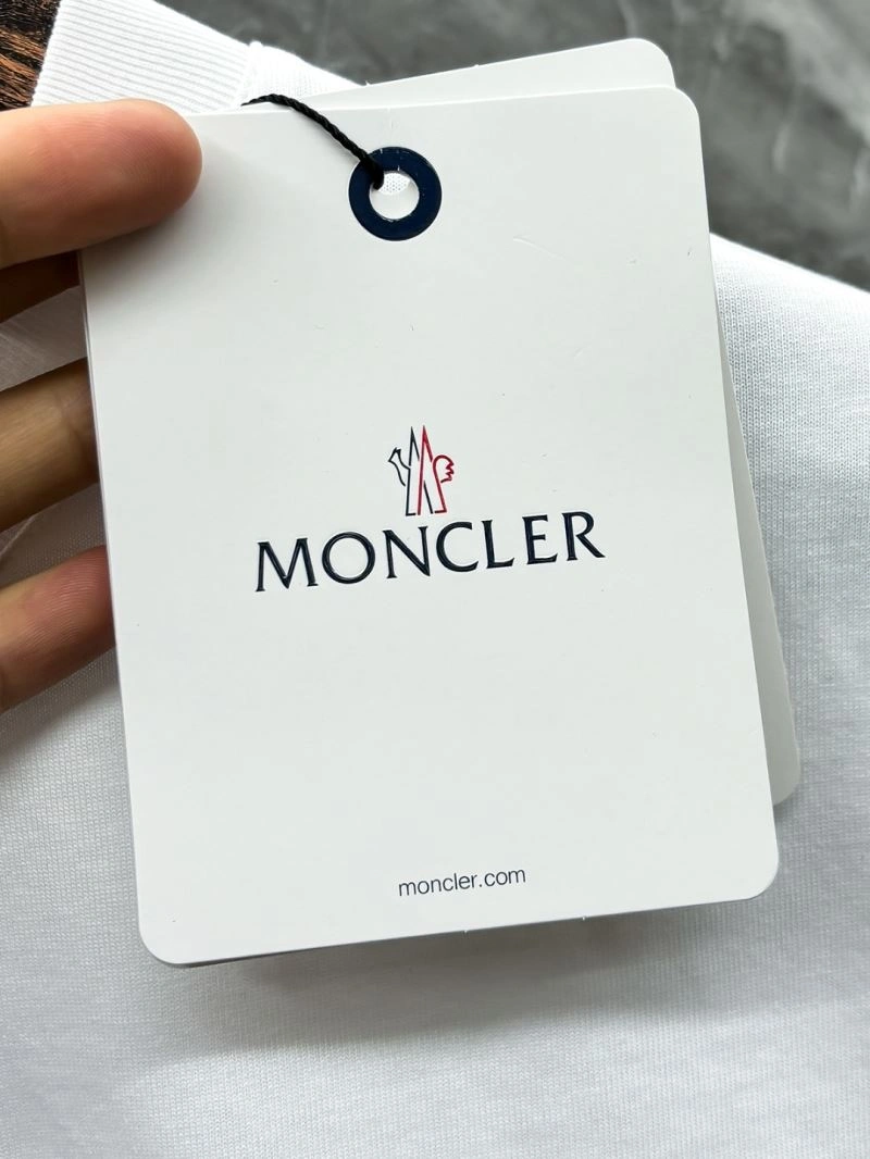 Moncler T-Shirts Unisex 141747
