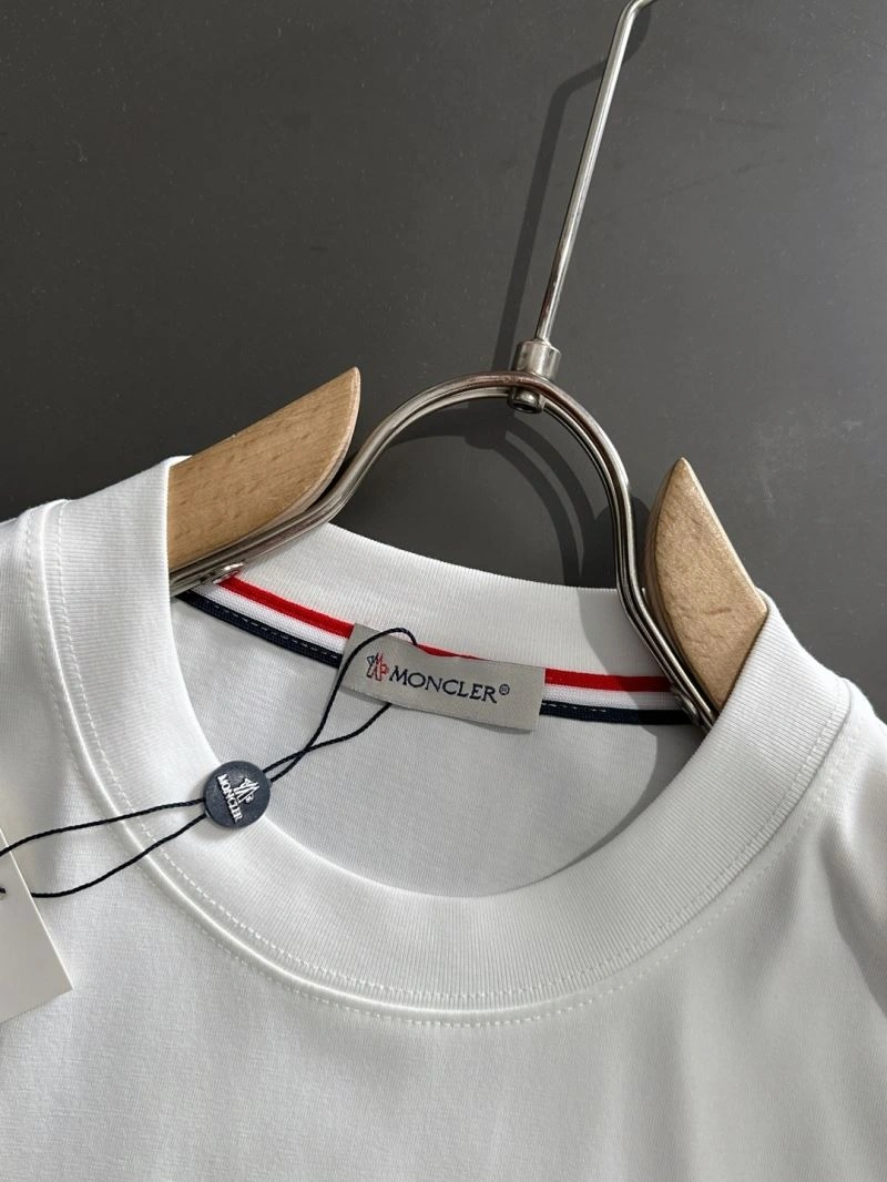 Moncler T-Shirts Unisex 141724