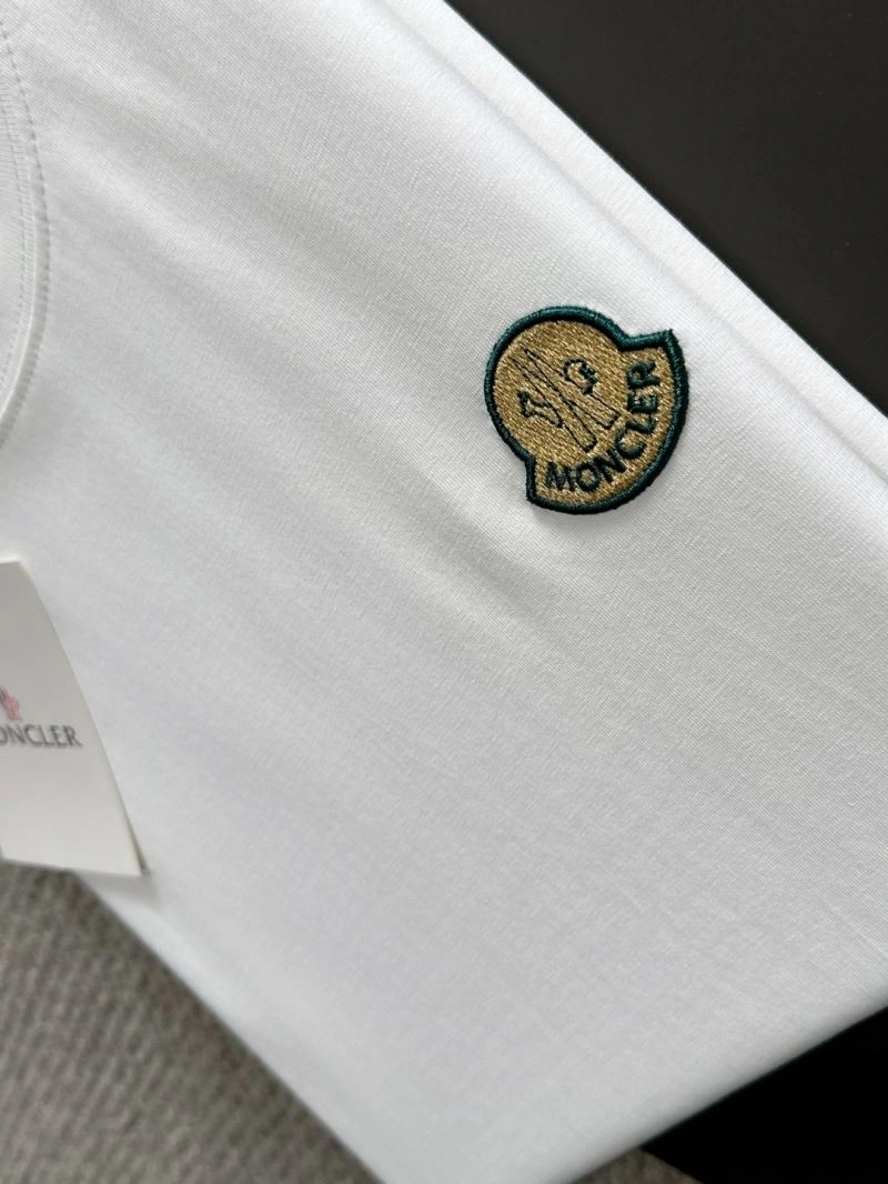 Moncler T-Shirts Unisex 141724