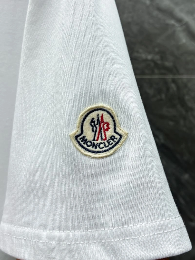 Moncler T-Shirts Bold 141716