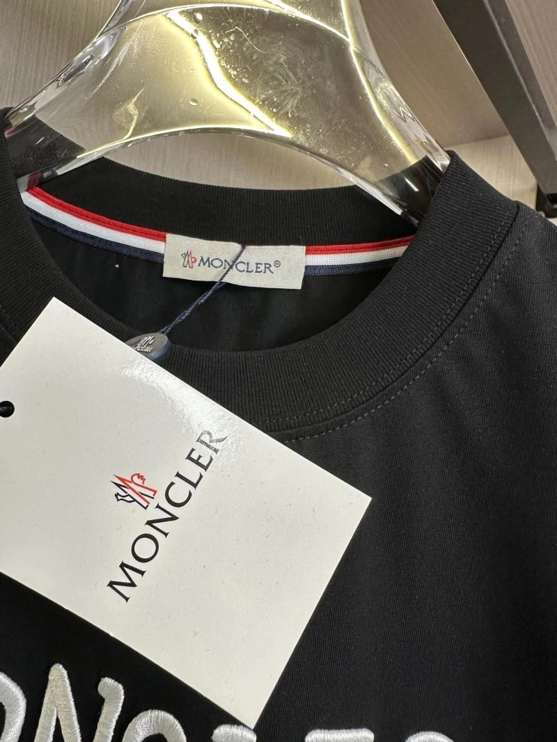 Trendy Moncler T-Shirts 141702