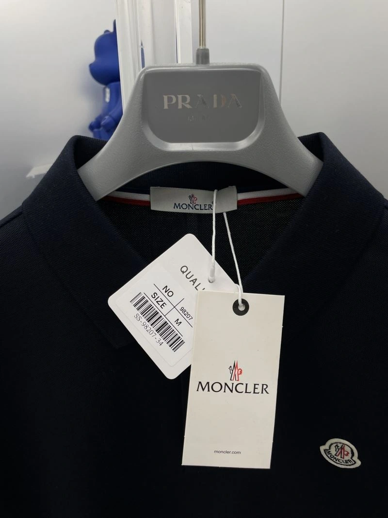 Cozy Moncler T-Shirts 141660