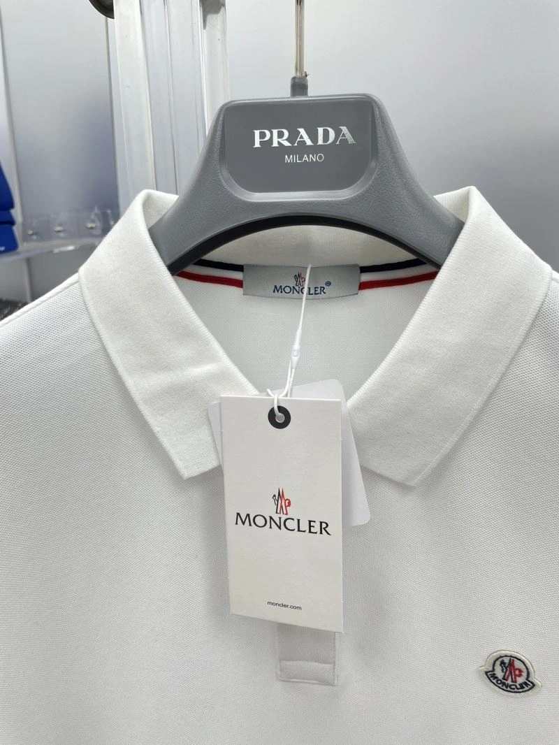 Moncler T-Shirts Lightweight 141661