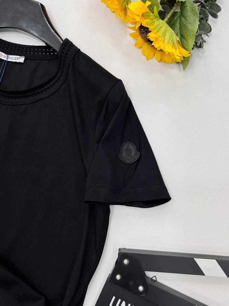 Premium Moncler T-Shirts 139562