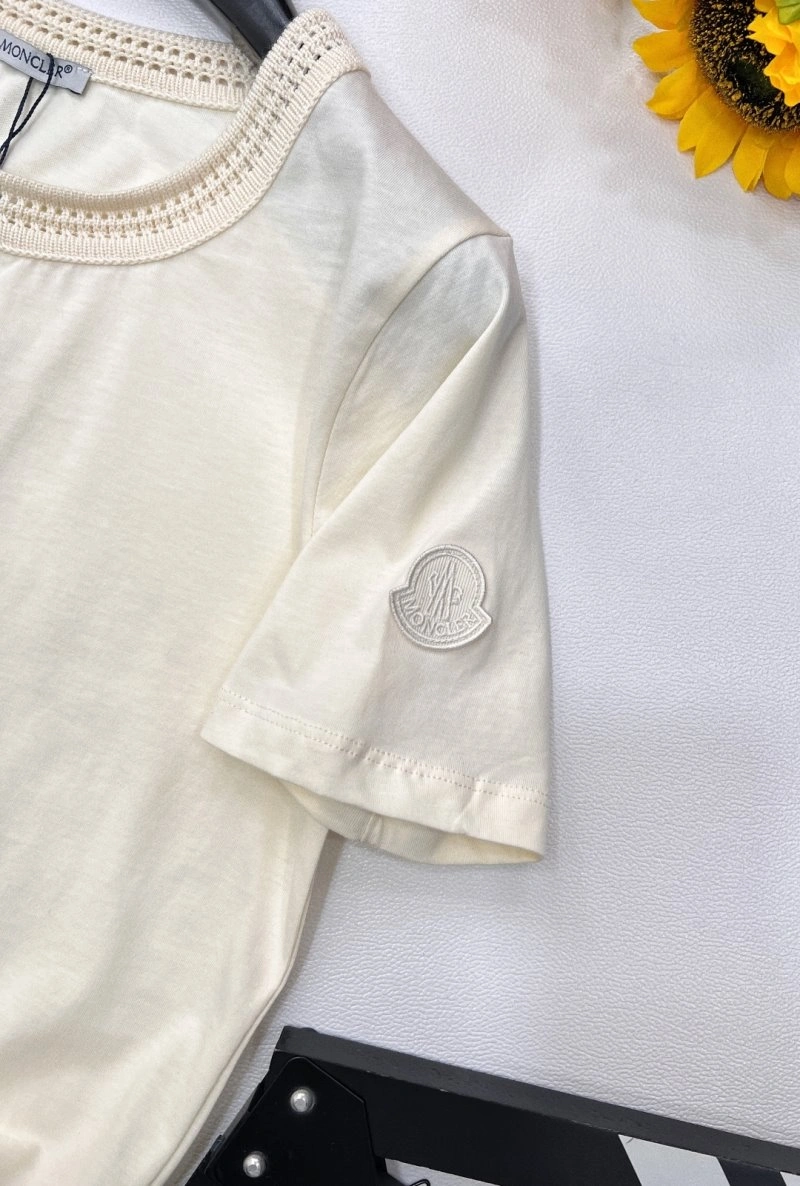 Moncler T-Shirts Bold 139557