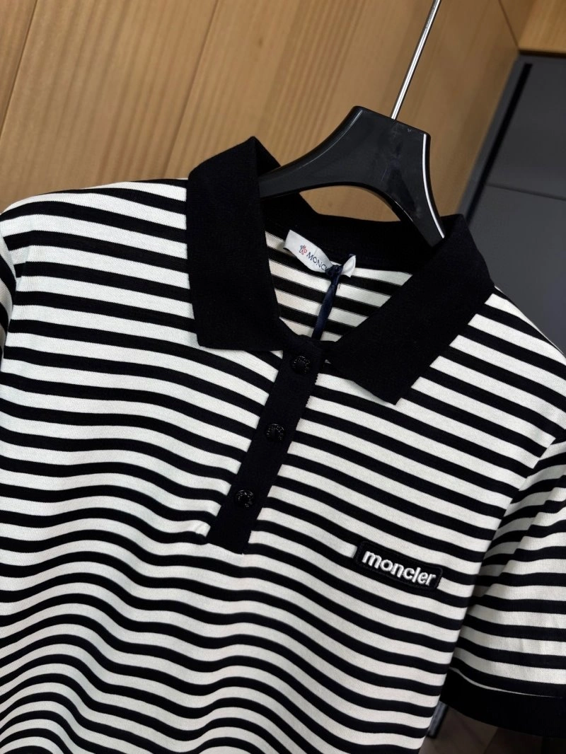 Moncler T-Shirts FashionForward 139550