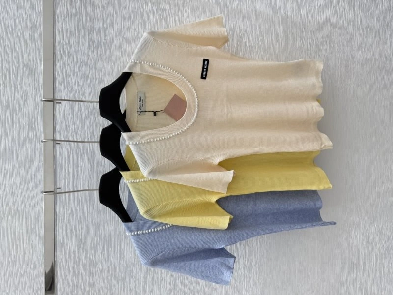 Moncler T-Shirts Elegant 139559