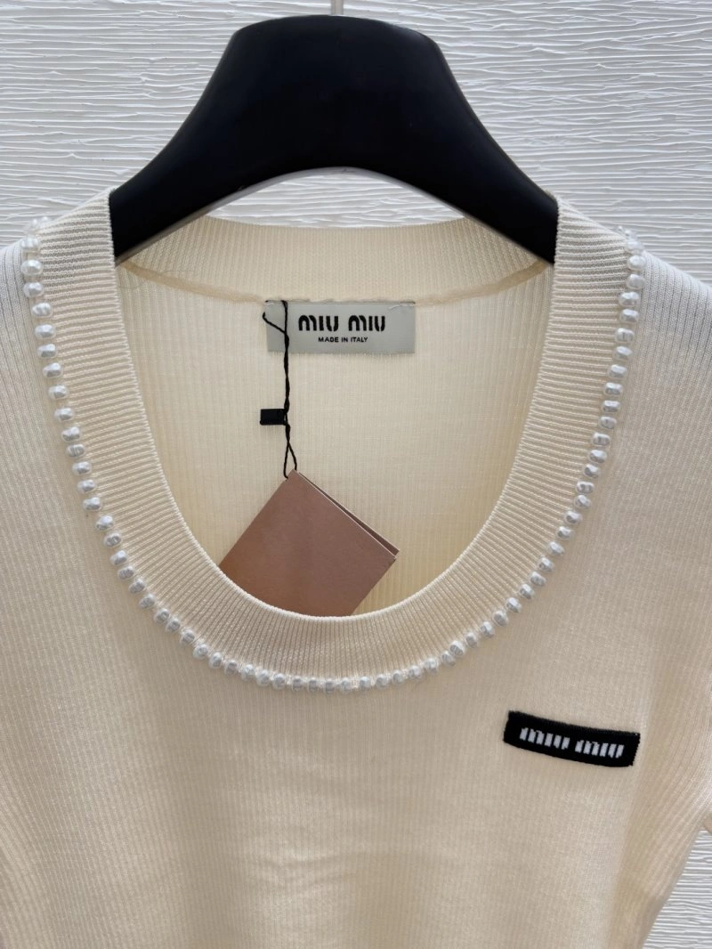Moncler T-Shirts Elegant 139559
