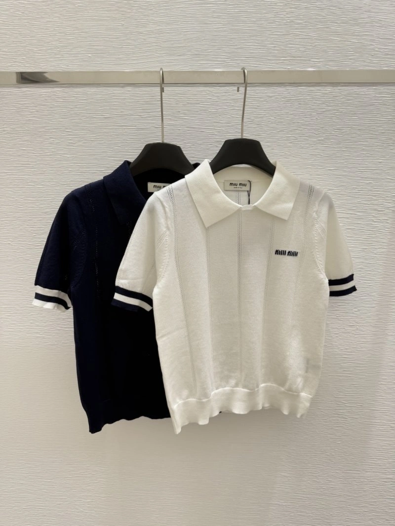 Moncler T-Shirts Stretchable 139556