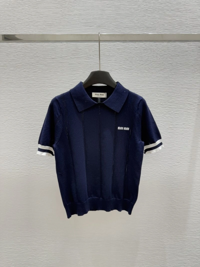 Moncler T-Shirts Stretchable 139556