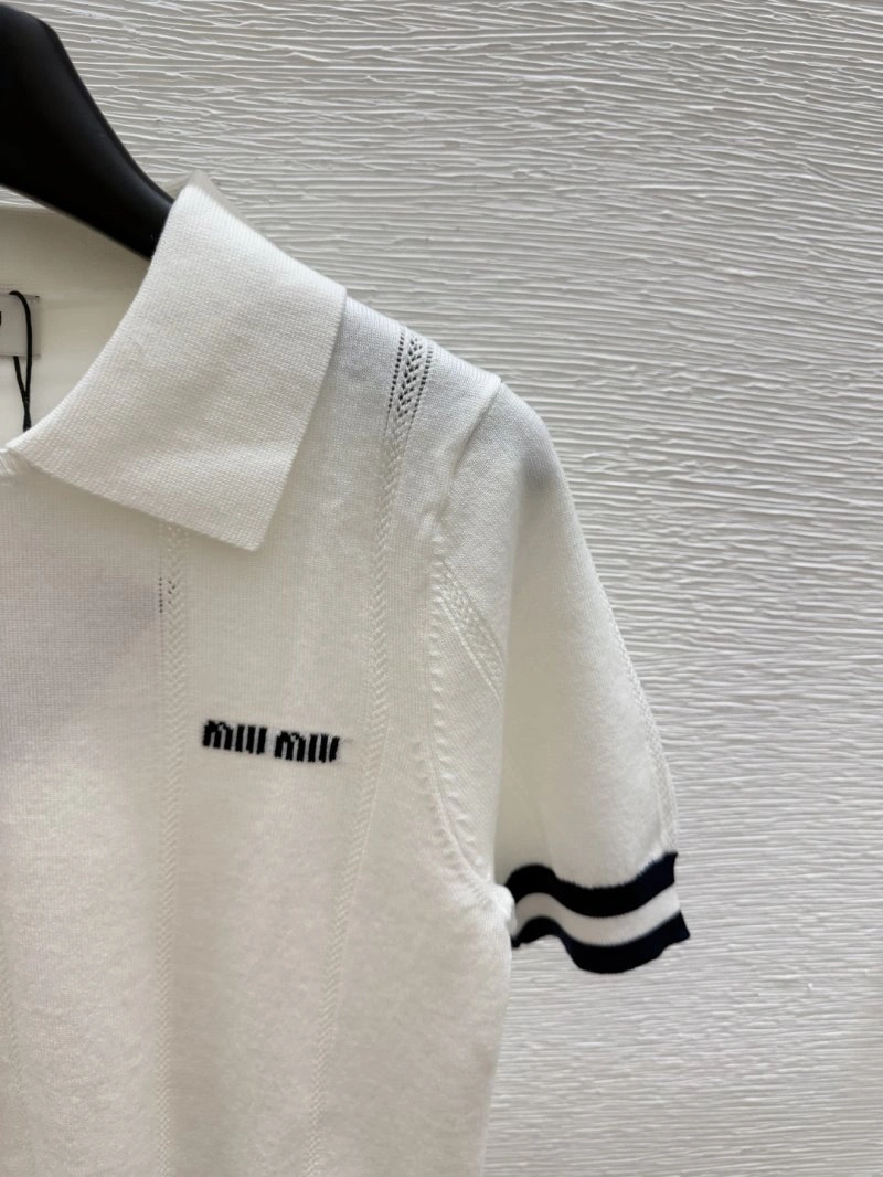 Moncler T-Shirts Stretchable 139556