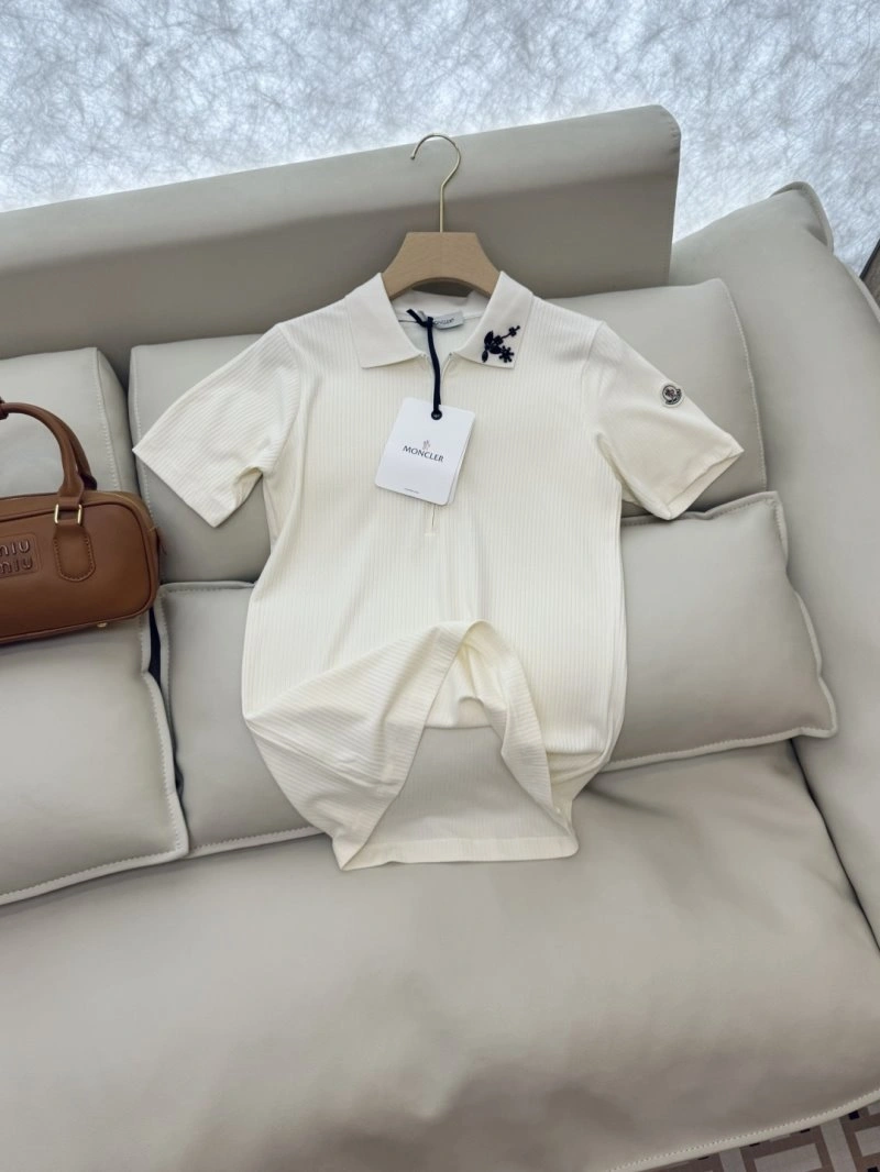Moncler T-Shirts Unisex 139605