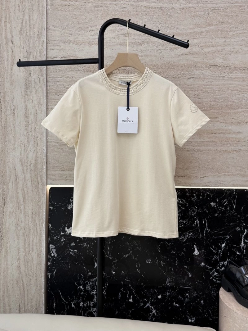 Moncler T-Shirts Versatile 139535