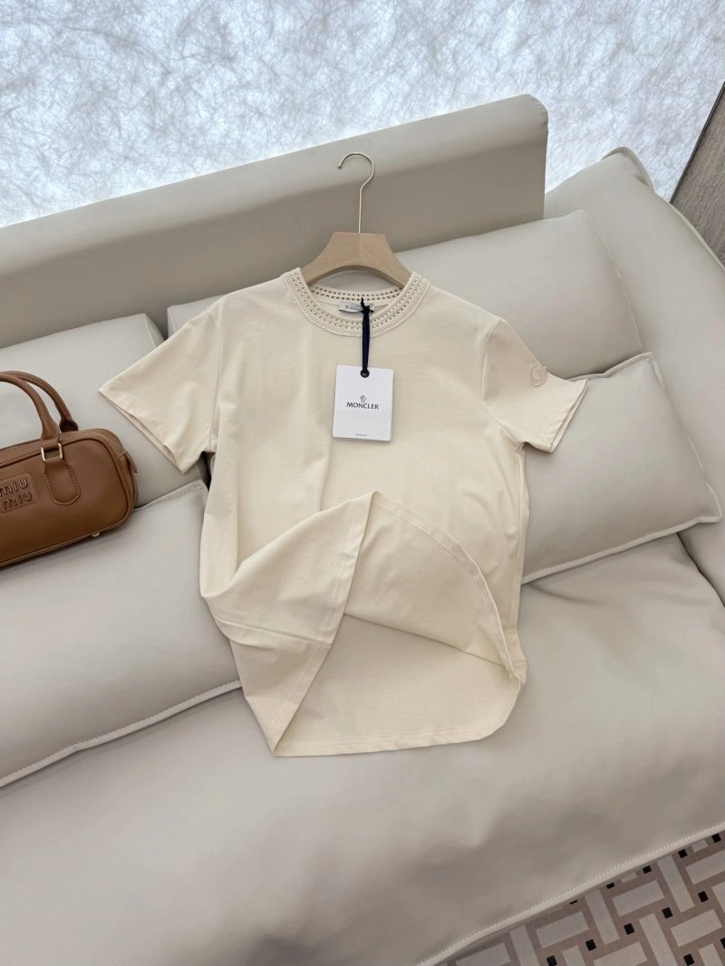 Moncler T-Shirts Versatile 139535