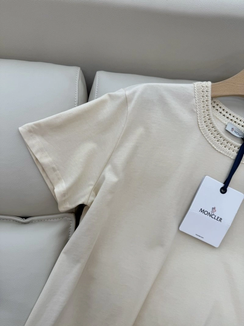 Moncler T-Shirts Versatile 139535