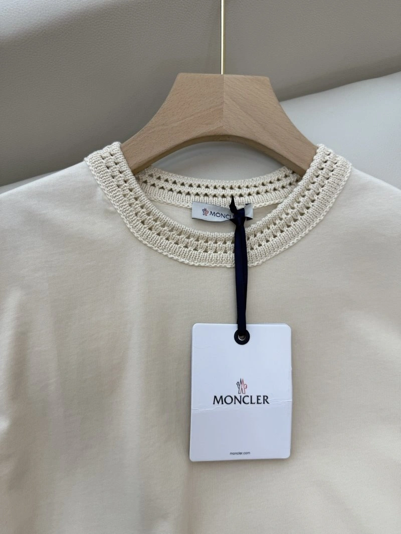 Moncler T-Shirts Versatile 139535