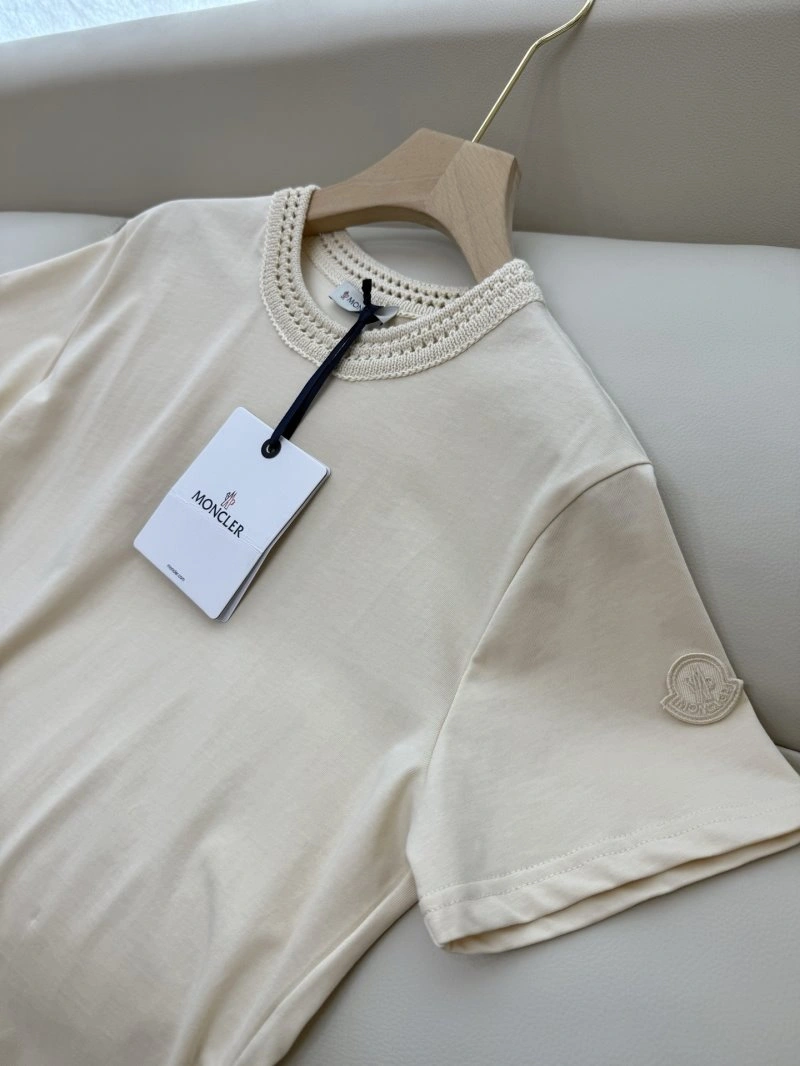 Moncler T-Shirts Versatile 139535