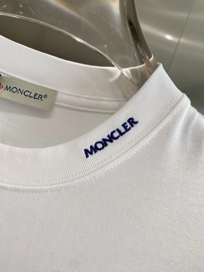 Moncler T-Shirts Vibrant 141541