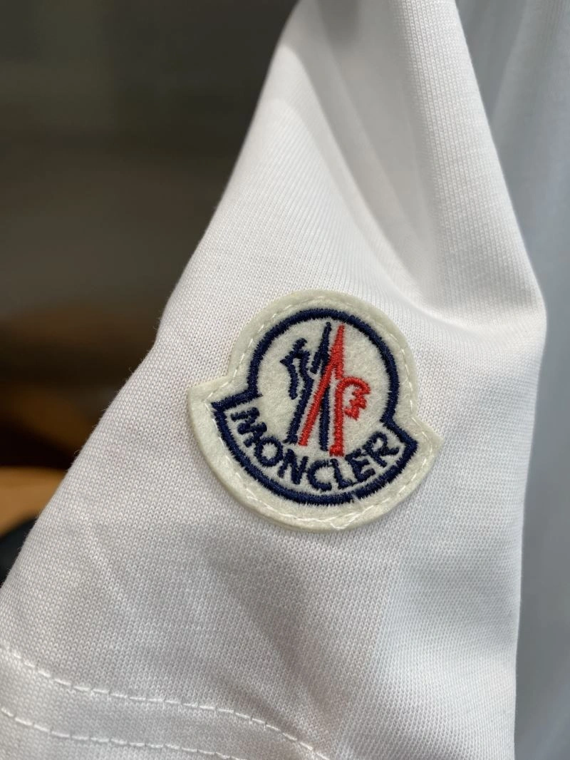 Moncler T-Shirts Vibrant 141541