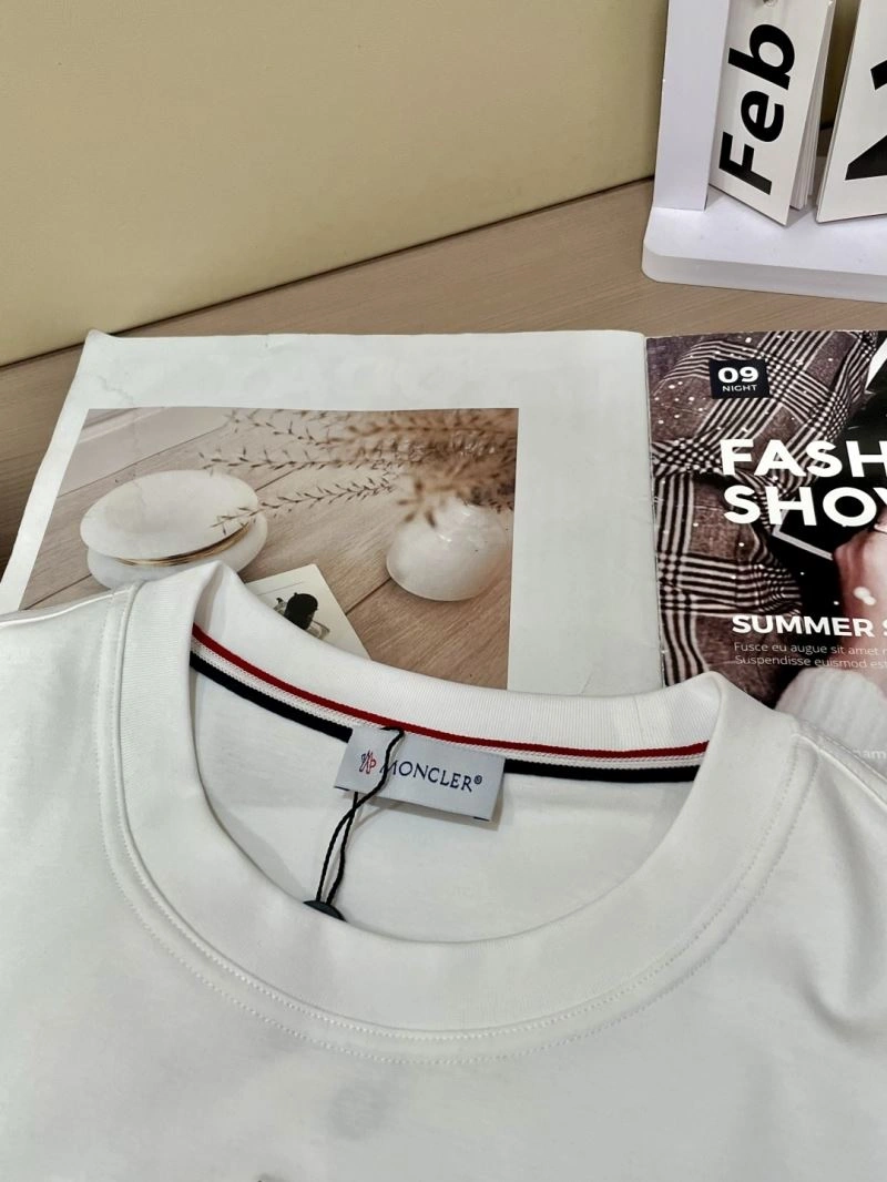 Moncler T-Shirts Lightweight 141494