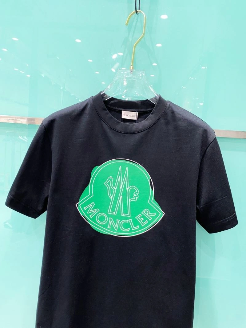 Moncler T-Shirts Sleek 141481