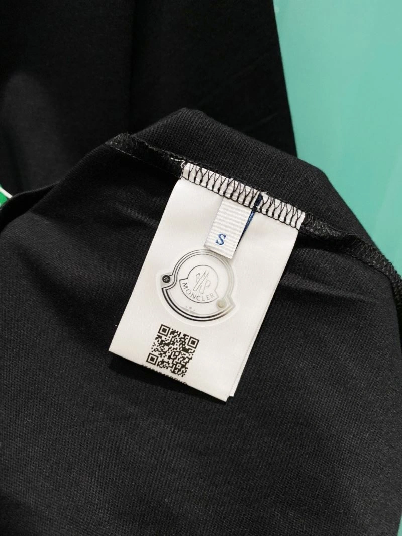 Moncler T-Shirts Sleek 141481