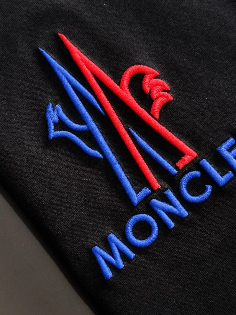 Moncler T-Shirts Versatile 141472
