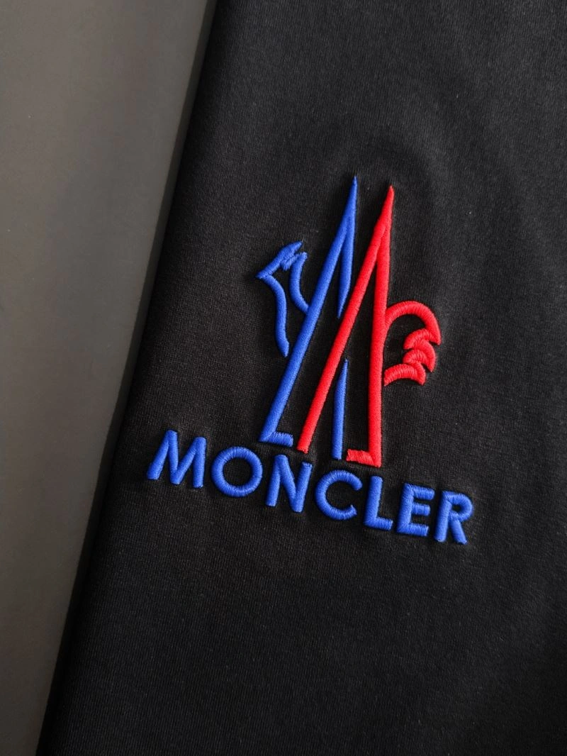 Moncler T-Shirts Versatile 141472