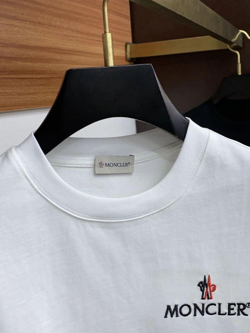Moncler T-Shirts Cozy 141433