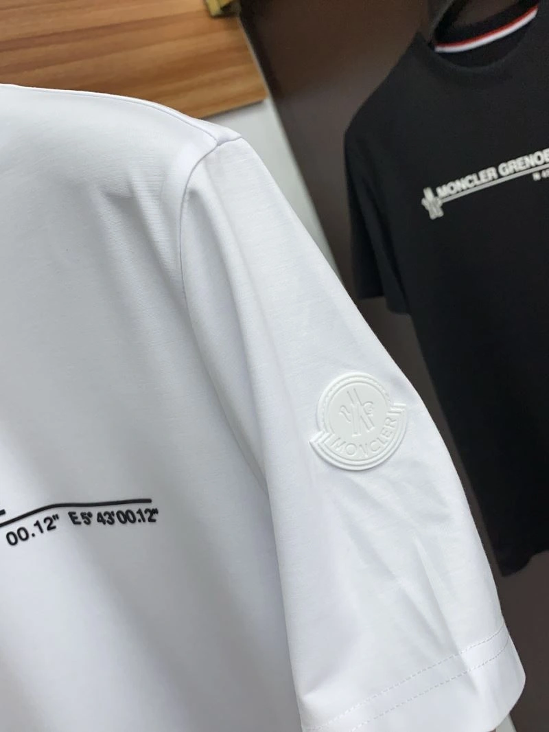 Stylish Moncler T-Shirts 141427