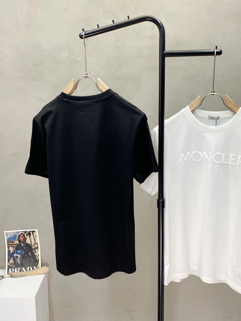 Moncler T-Shirts Resilient 141426