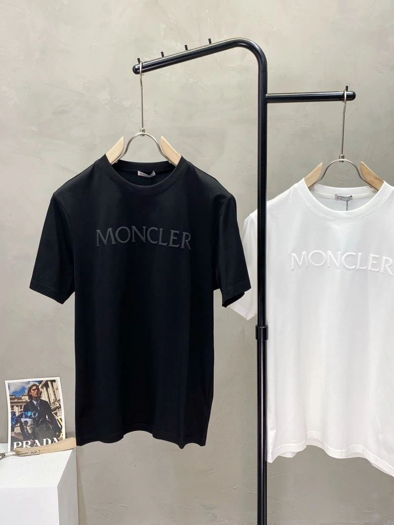 Moncler T-Shirts Resilient 141426