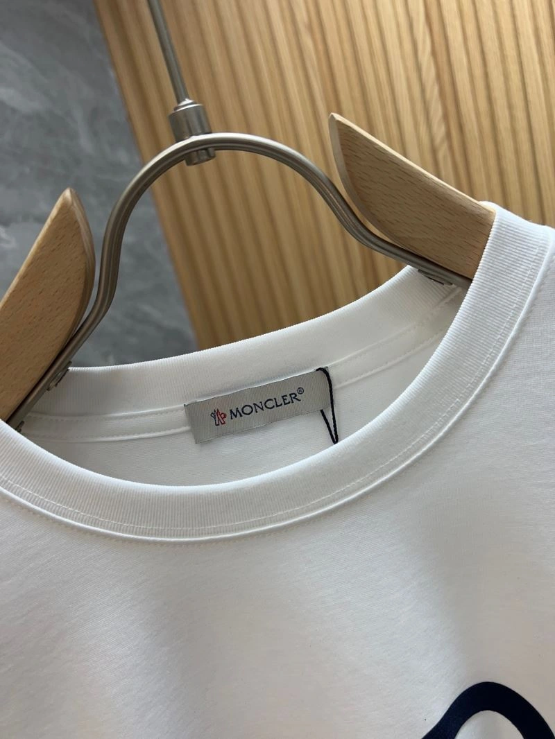 Bold Moncler T-Shirts 141425
