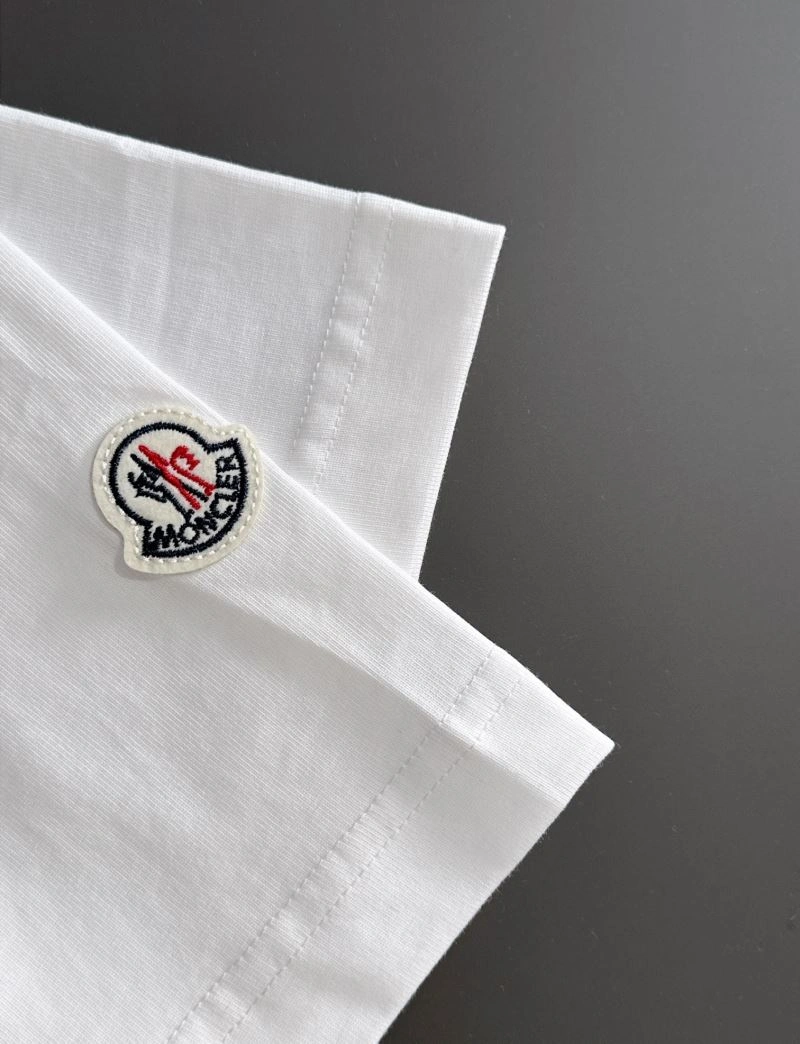 Moncler T-Shirts Comfortable 141421
