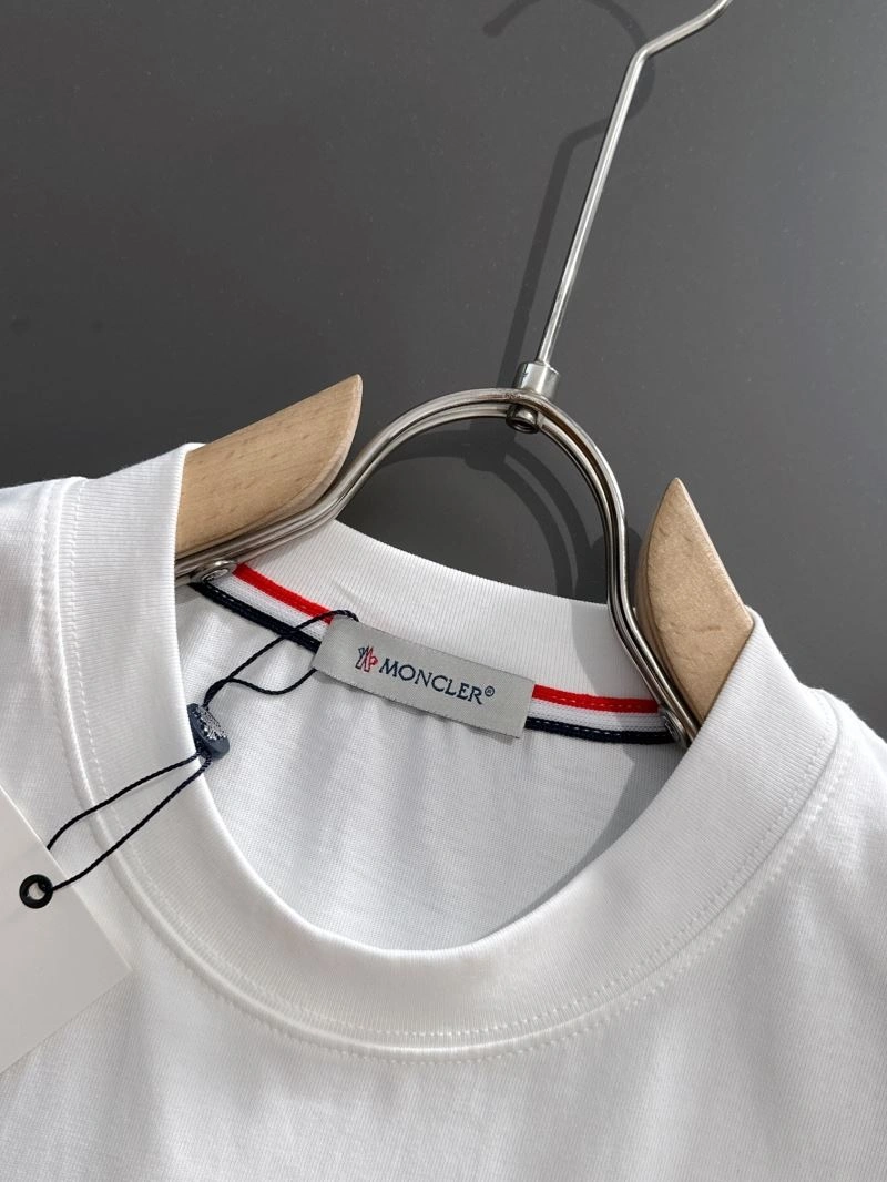 Moncler T-Shirts Comfortable 141421