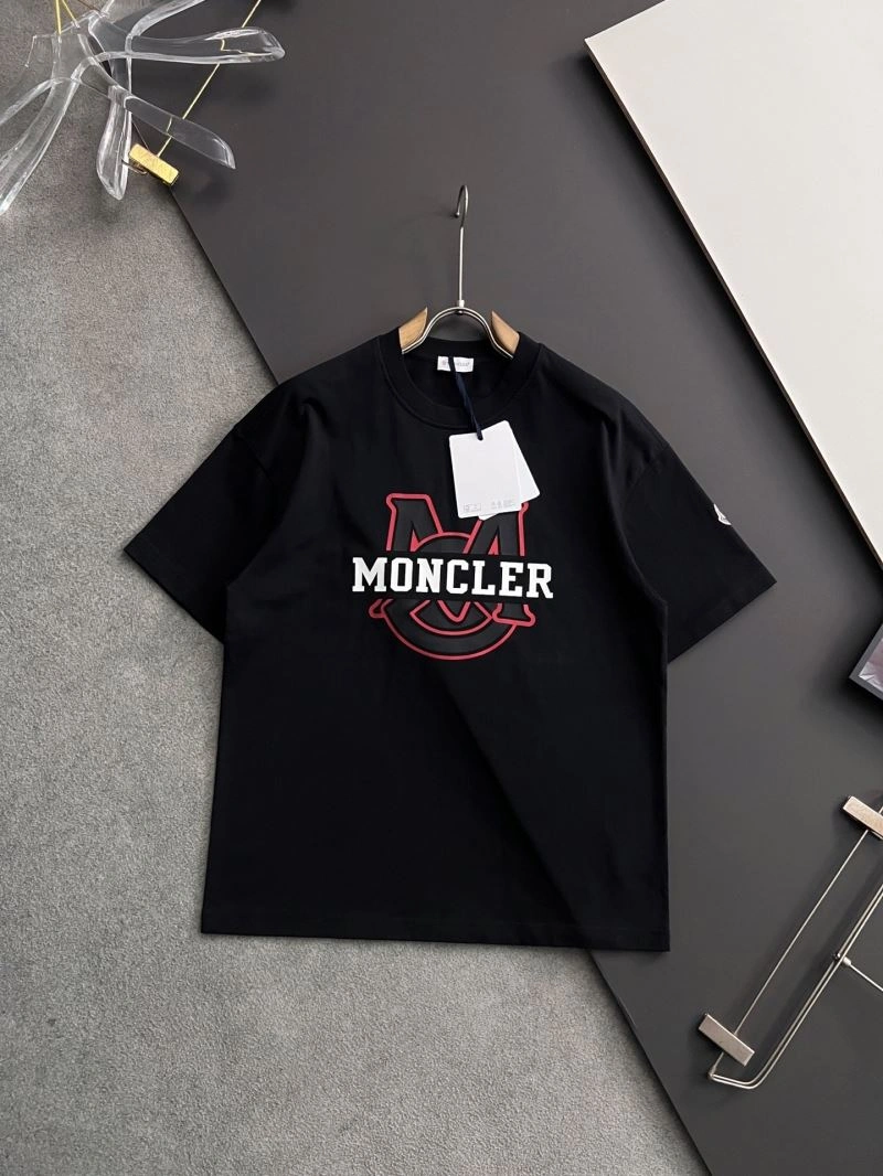 Moncler T-Shirts Versatile 141420