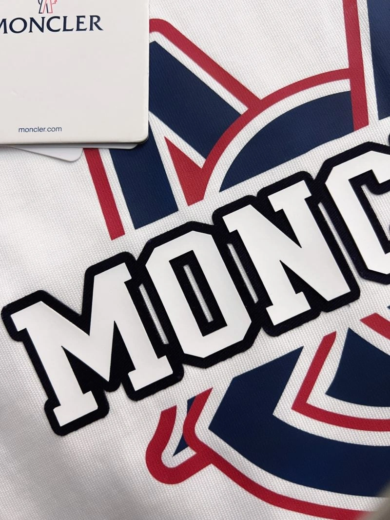 Moncler T-Shirts Versatile 141420