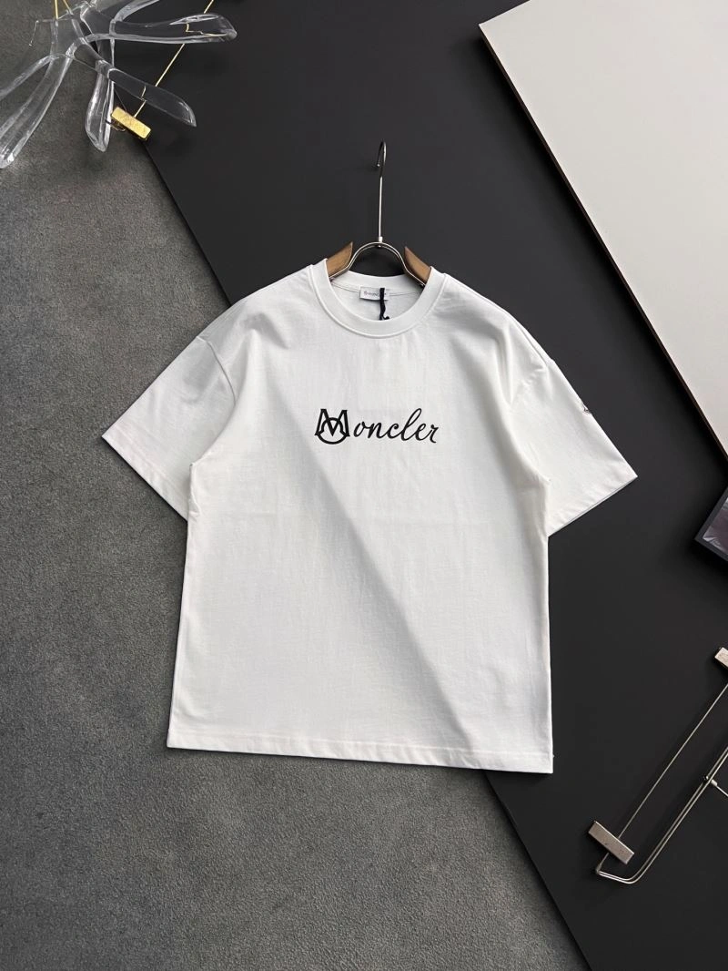 Moncler T-Shirts Resilient 141392