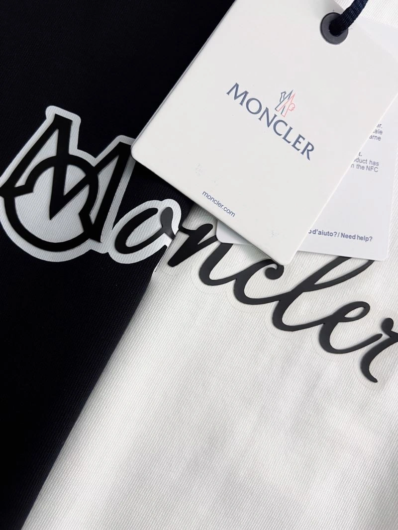 Moncler T-Shirts Resilient 141392