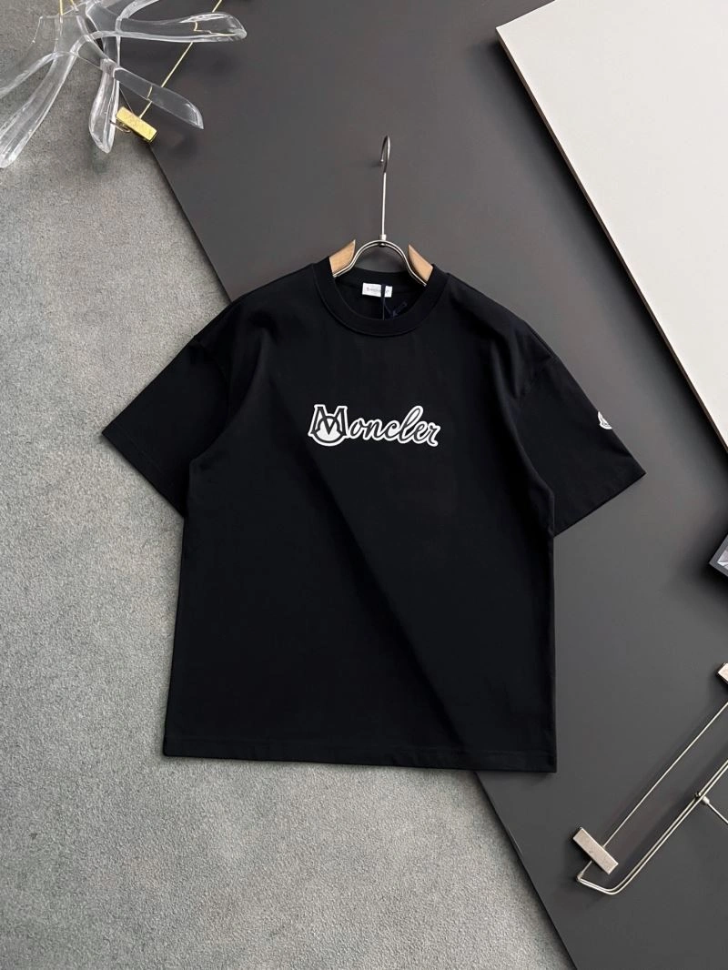 Moncler T-Shirts Resilient 141392