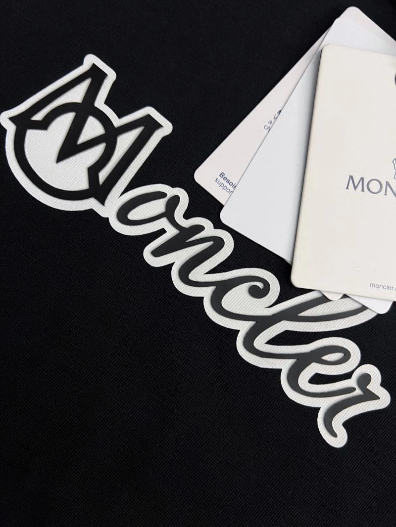Moncler T-Shirts Resilient 141392