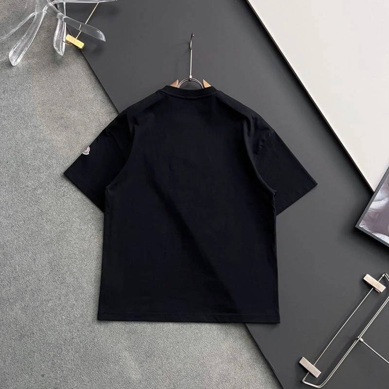 Moncler T-Shirts Resilient 141392