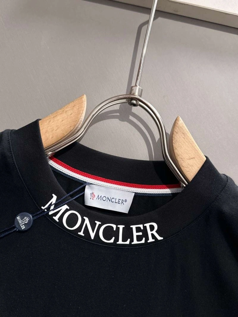 Moncler T-Shirts Breathable 141383