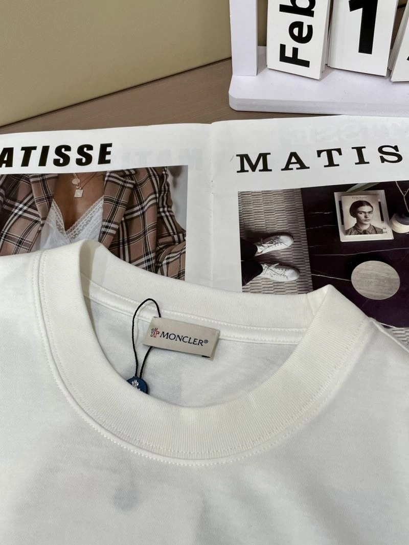 Seasonal Moncler T-Shirts 141384