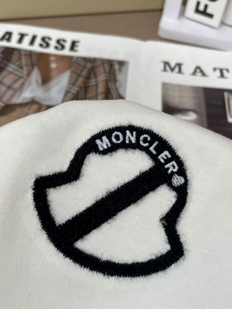 Seasonal Moncler T-Shirts 141384