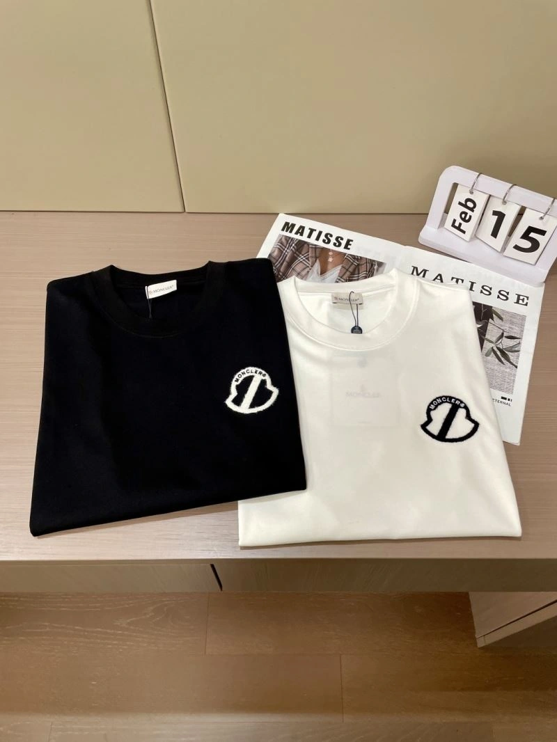 Seasonal Moncler T-Shirts 141384