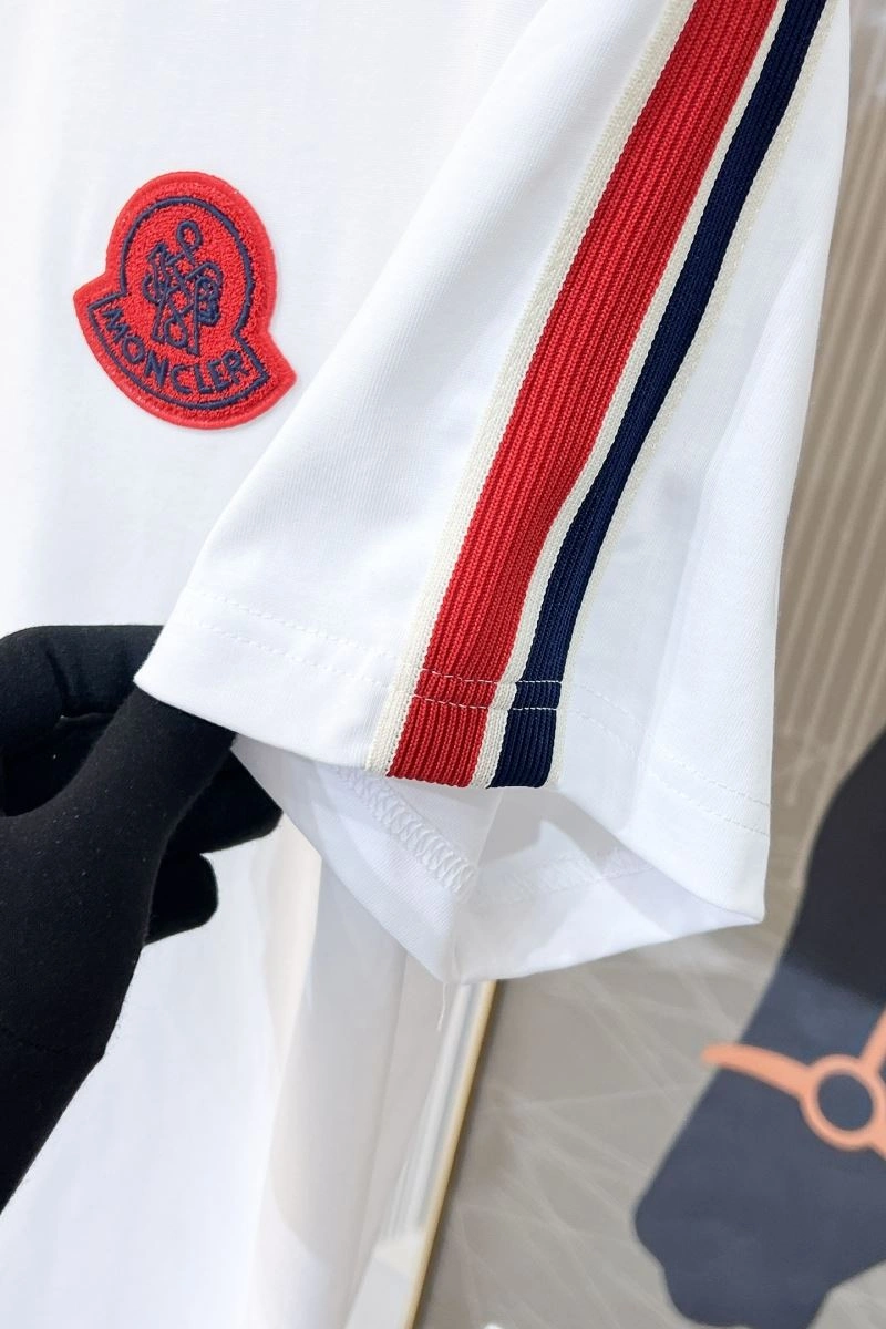 Bold Moncler T-Shirts 141372