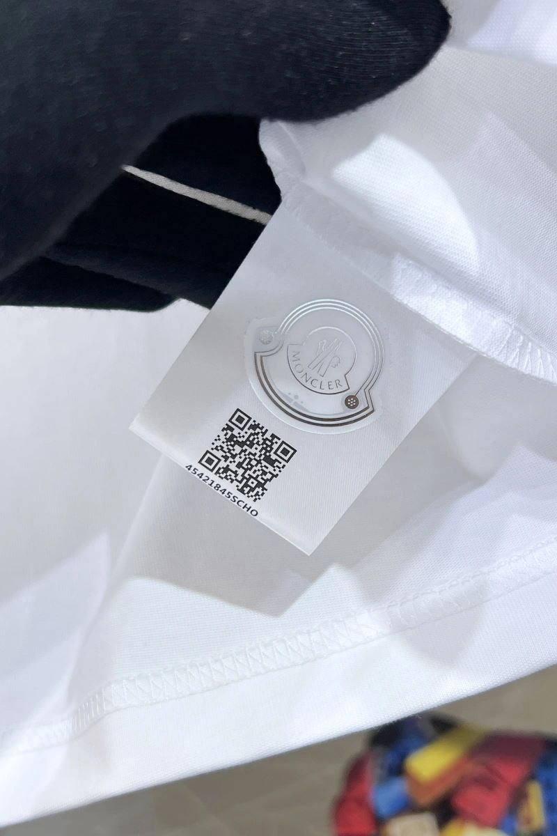 Bold Moncler T-Shirts 141372