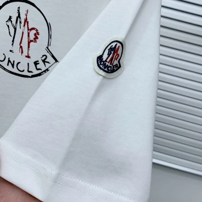 Moncler T-Shirts Breathable 141361